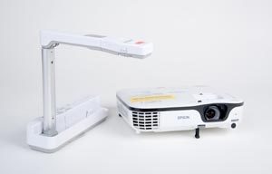 Dieses Bild zeigt einen 01 beamer Epson EB W12 bundle- 2800 Ansi-Lumen d26